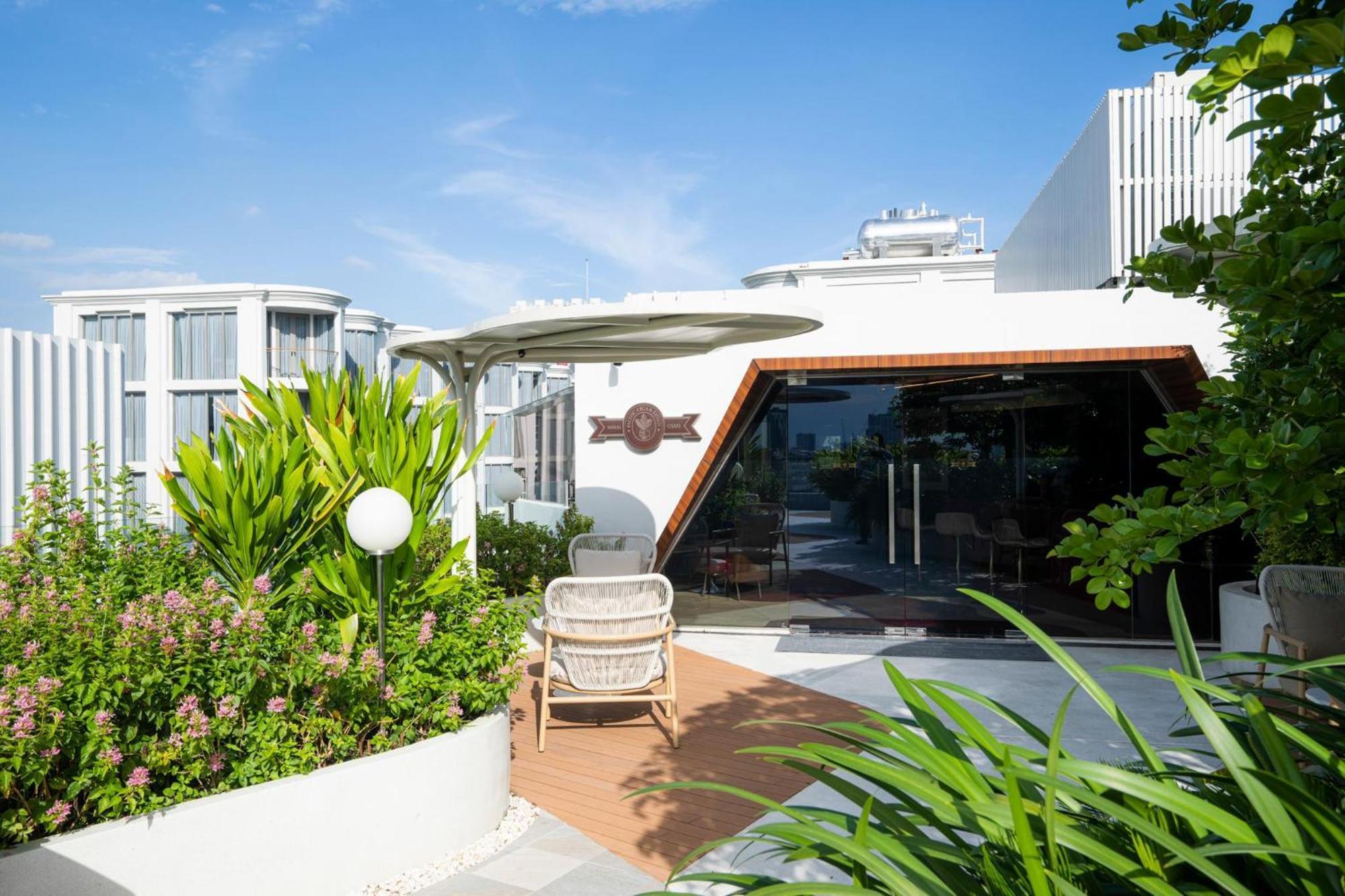 The Salil Hotel Riverside בנגקוק מראה חיצוני תמונה The Deck