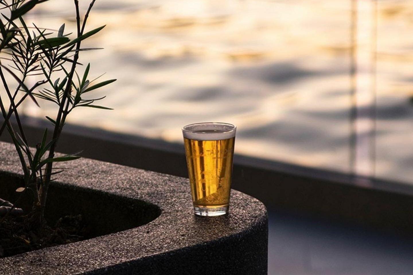 The Salil Hotel Riverside בנגקוק מראה חיצוני תמונה A glass of beer