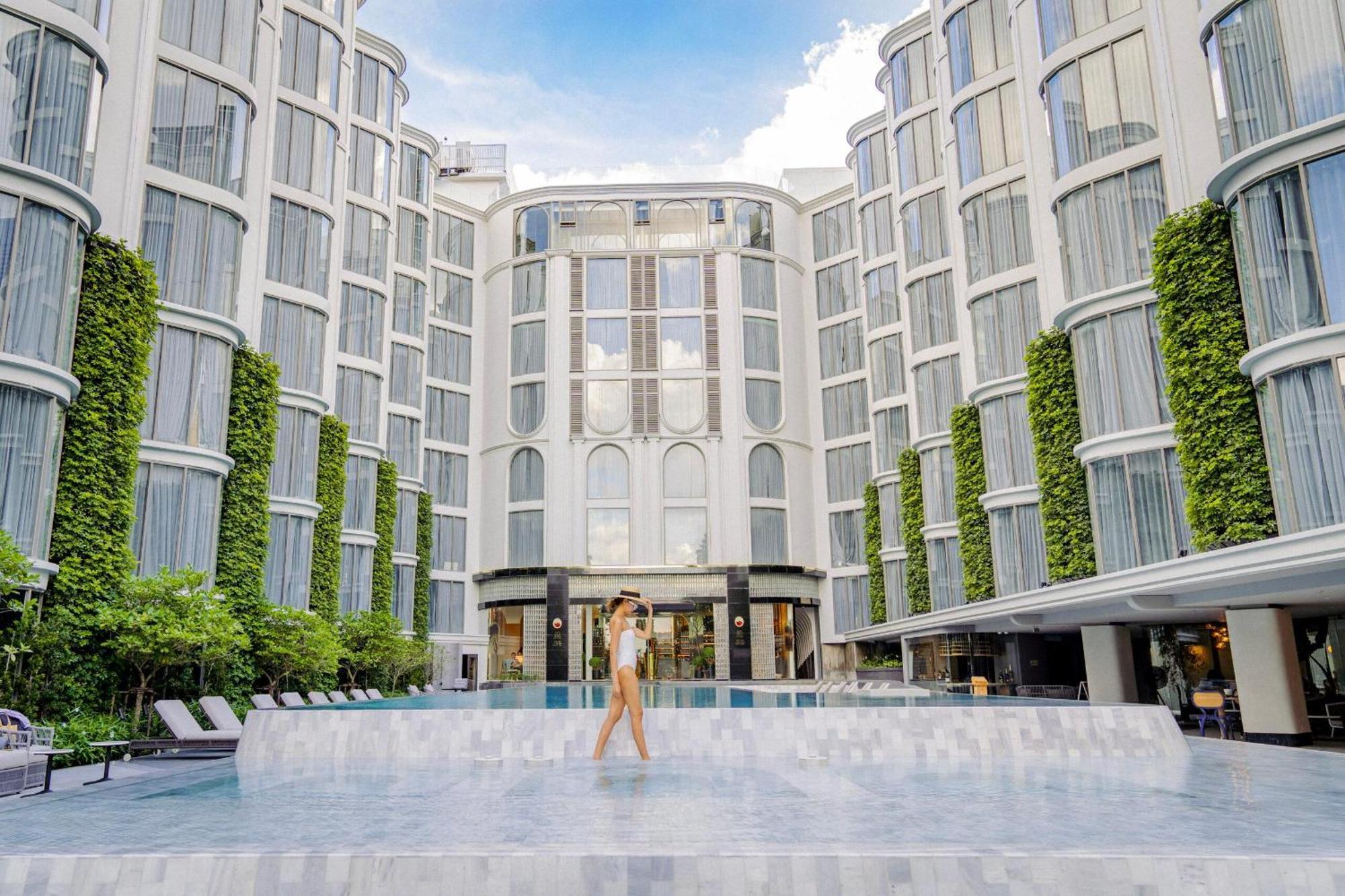 The Salil Hotel Riverside בנגקוק מראה חיצוני תמונה The hotel's courtyard